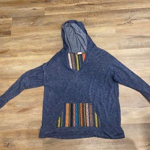 Lightweight surfer look pullover.